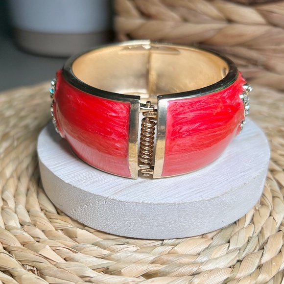 Delightful Crystal Butterfly Pink Enameled Wide Metal Clamper Bangle Bracelet. - Picture 5 of 14